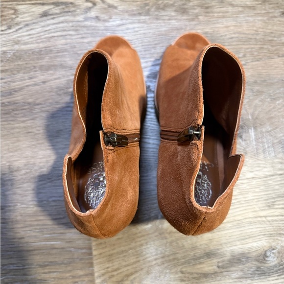 Vince Camuto Peep Toe Booties EUC - Picture 4 of 13